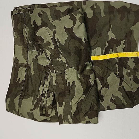 Old Navy, High-Waisted, Everyday Short, 5" inseam - Picture 4 of 4